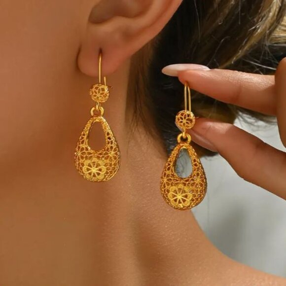 NEW Desdemona Ornate Gold Filigree Victorian Drop Earrings - Picture 3 of 4
